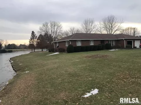 304 Willow Dr, Winchester, IL 62694 photo 2