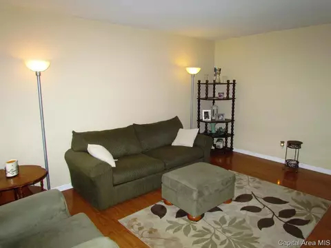 1521 Fairfield Dr, Springfield, IL 62702 photo 3