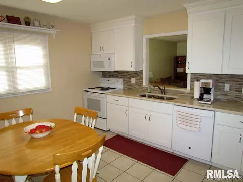 1521 Fairfield Dr, Springfield, IL 62702 photo 6