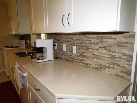 1521 Fairfield Dr, Springfield, IL 62702 photo 8