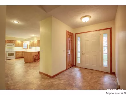 4537 Barrington Dr, Springfield, IL 62711 photo 2