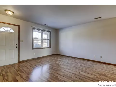 413 E Madison St, Auburn, IL 62615 photo 5