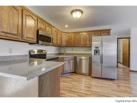 413 E Madison St, Auburn, IL 62615 photo 7