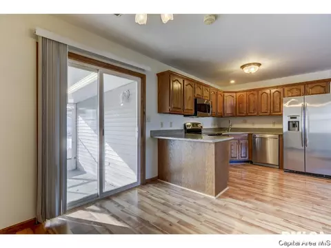413 E Madison St, Auburn, IL 62615 photo 9