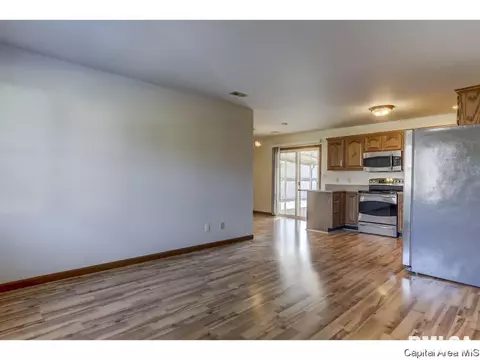 413 E Madison St, Auburn, IL 62615 photo 4