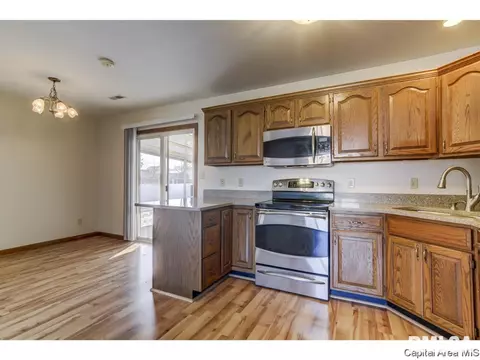 413 E Madison St, Auburn, IL 62615 photo 6