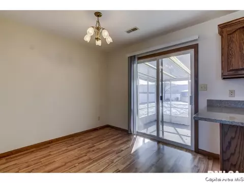 413 E Madison St, Auburn, IL 62615 photo 10