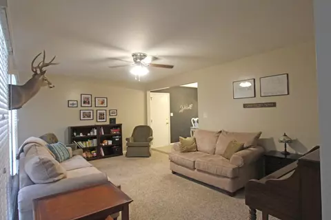 12 Providence Ln, Springfield, IL 62711 photo 3