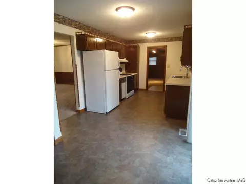 618 E Progress Street St, Ashland, IL 62612 photo 3