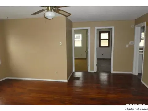102 E Teak St, Thayer, IL 62689 photo 3
