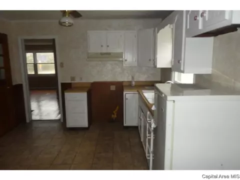 102 E Teak St, Thayer, IL 62689 photo 7