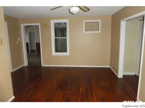 102 E Teak St, Thayer, IL 62689 photo 4