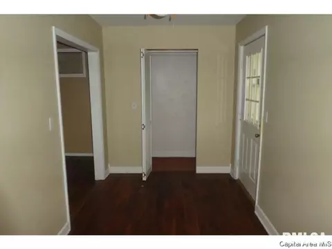 102 E Teak St, Thayer, IL 62689 photo 2