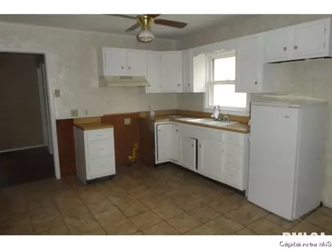 102 E Teak St, Thayer, IL 62689 photo 6