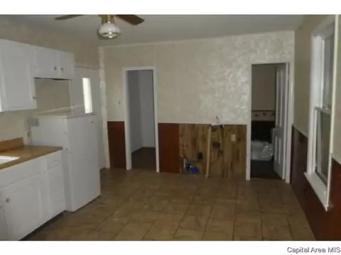 102 E Teak St, Thayer, IL 62689 photo 5