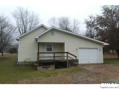 102 E Teak St, Thayer, IL 62689 photo 1