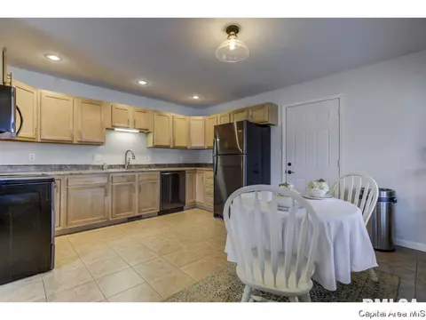 204 Walnut Valley Dr, Springfield, IL 62707 photo 7