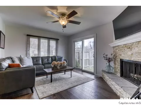 204 Walnut Valley Dr, Springfield, IL 62707 photo 3
