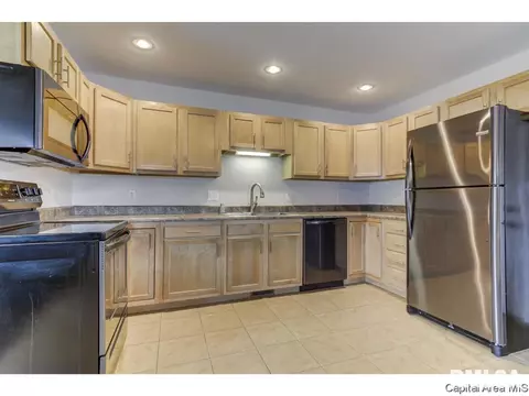 204 Walnut Valley Dr, Springfield, IL 62707 photo 8