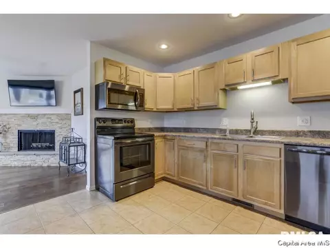 204 Walnut Valley Dr, Springfield, IL 62707 photo 9