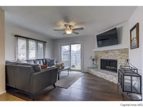 204 Walnut Valley Dr, Springfield, IL 62707 photo 2