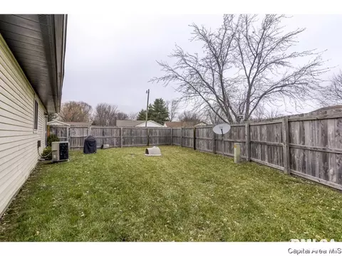 204 Walnut Valley Dr, Springfield, IL 62707 photo 32