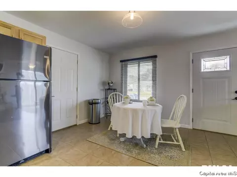 204 Walnut Valley Dr, Springfield, IL 62707 photo 10