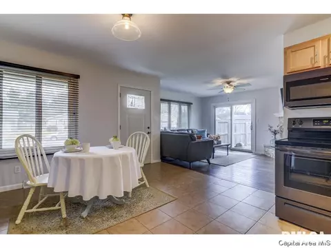 204 Walnut Valley Dr, Springfield, IL 62707 photo 11