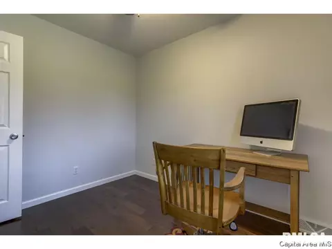 204 Walnut Valley Dr, Springfield, IL 62707 photo 18