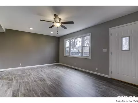 3220 Saxony Rd, Springfield, IL 62703 photo 5