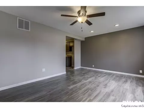 3220 Saxony Rd, Springfield, IL 62703 photo 4