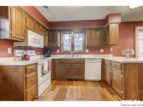 121 Bellerive Rd, Springfield, IL 62704 photo 8