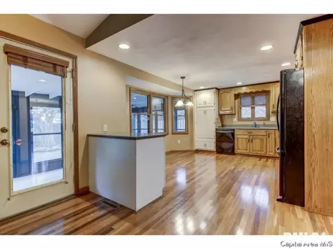 208 Old Tippecanoe Dr, Springfield, IL 62711 photo 9