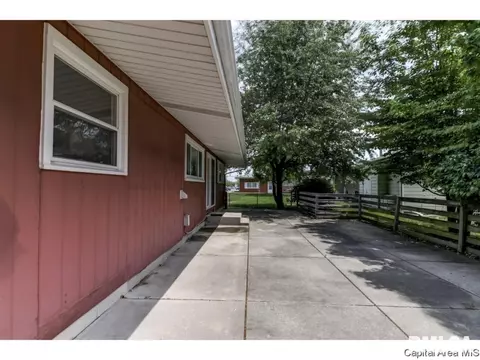 68 Bel Aire Dr, Springfield, IL 62703 photo 2