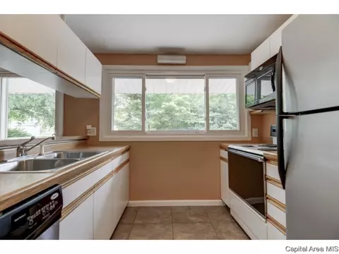 68 Bel Aire Dr, Springfield, IL 62703 photo 5