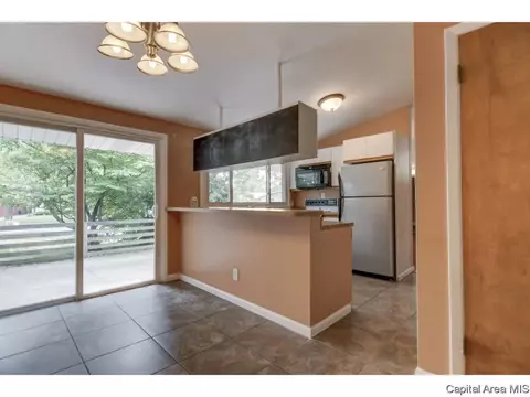 68 Bel Aire Dr, Springfield, IL 62703 photo 6