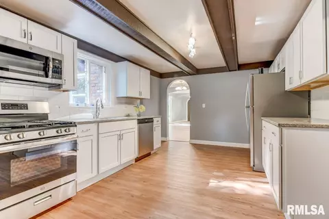 904 E Washington St, Riverton, IL 62561 photo 9