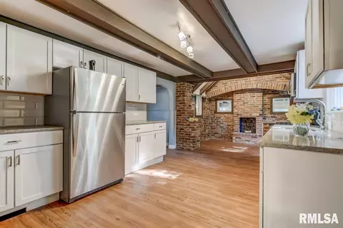 904 E Washington St, Riverton, IL 62561 photo 10
