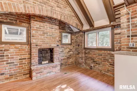 904 E Washington St, Riverton, IL 62561 photo 11
