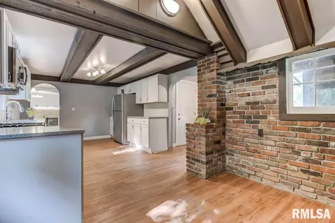 904 E Washington St, Riverton, IL 62561 photo 13