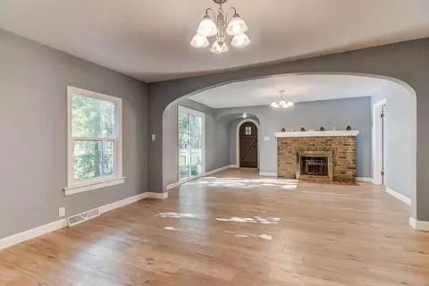 904 E Washington St, Riverton, IL 62561 photo 8