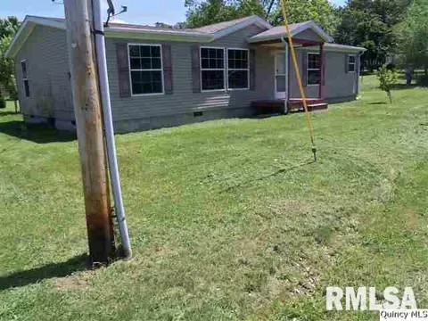 2 N Brook Ln, Barry, IL 62312 photo 1