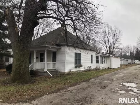 120 E Stoddard Ave, Virden, IL 62690 photo 2