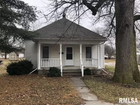 120 E Stoddard Ave, Virden, IL 62690 photo 1