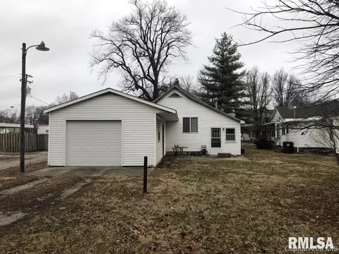 120 E Stoddard Ave, Virden, IL 62690 photo 4