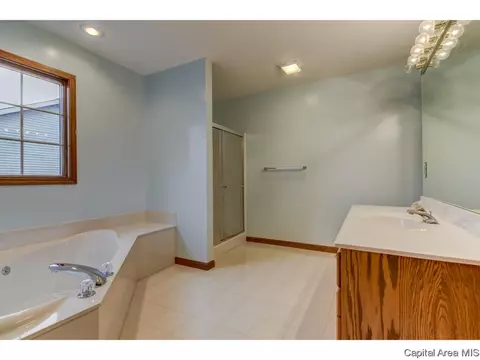 2304 Burgess Dr, Springfield, IL 62711 photo 16