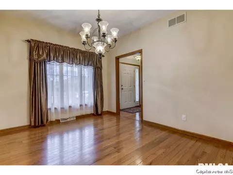 2304 Burgess Dr, Springfield, IL 62711 photo 5