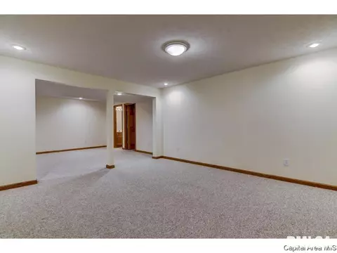 2304 Burgess Dr, Springfield, IL 62711 photo 21