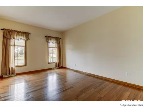 2304 Burgess Dr, Springfield, IL 62711 photo 4