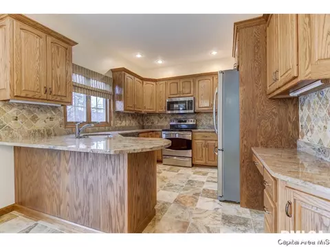 2304 Burgess Dr, Springfield, IL 62711 photo 6